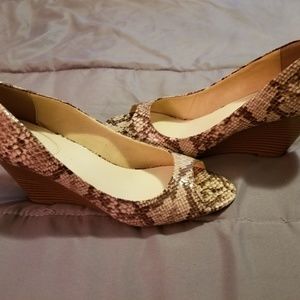 Snake skin like wedges!